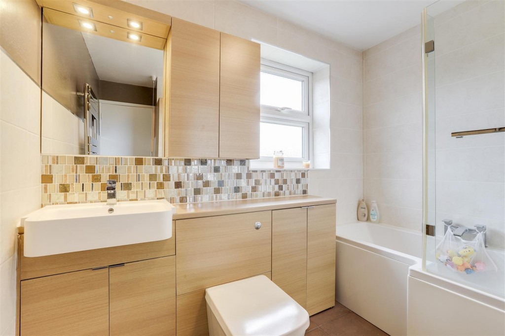 Deer Park Drive, Arnold, Nottinghamshire, NG5 8SA