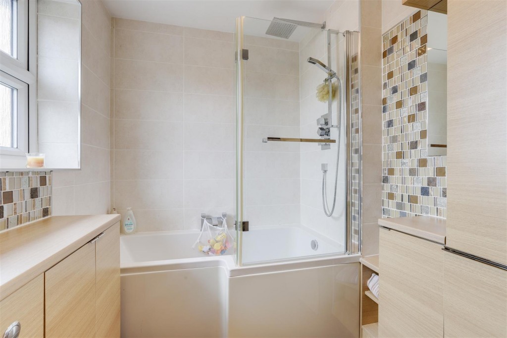 Deer Park Drive, Arnold, Nottinghamshire, NG5 8SA