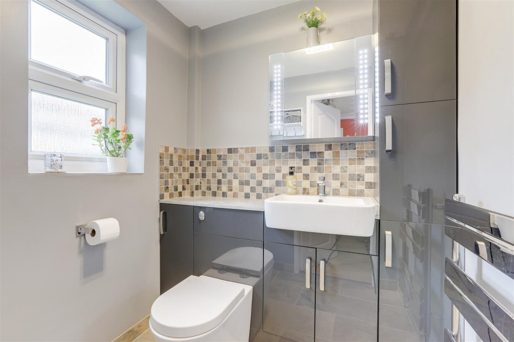 Deer Park Drive, Arnold, Nottinghamshire, NG5 8SA