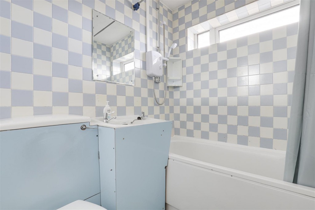 Bramble Drive, Carlton, Nottinghamshire, NG3 6NE