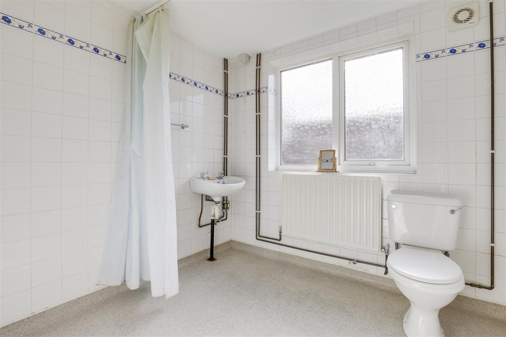 Bramble Drive, Carlton, Nottinghamshire, NG3 6NE