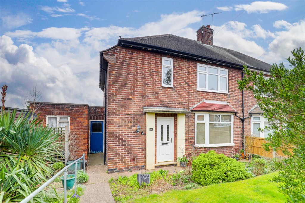 Southdale Drive, Carlton, Nottinghamshire, NG4 1BZ
