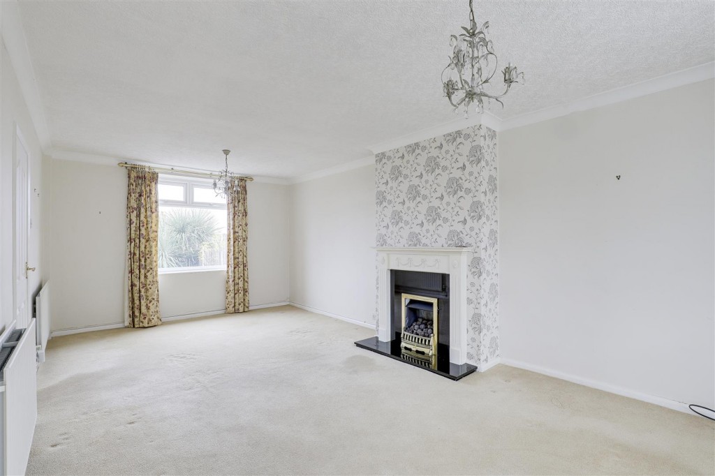 Southdale Drive, Carlton, Nottinghamshire, NG4 1BZ