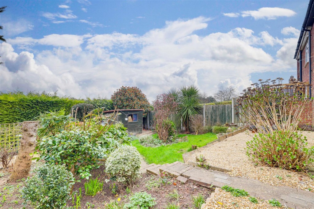Southdale Drive, Carlton, Nottinghamshire, NG4 1BZ