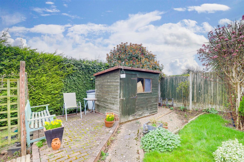 Southdale Drive, Carlton, Nottinghamshire, NG4 1BZ