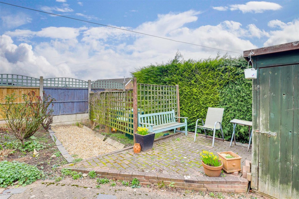 Southdale Drive, Carlton, Nottinghamshire, NG4 1BZ