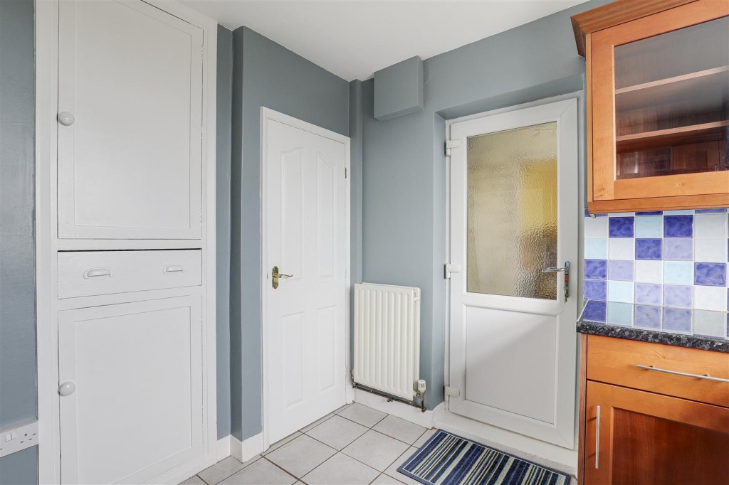 Southdale Drive, Carlton, Nottinghamshire, NG4 1BZ