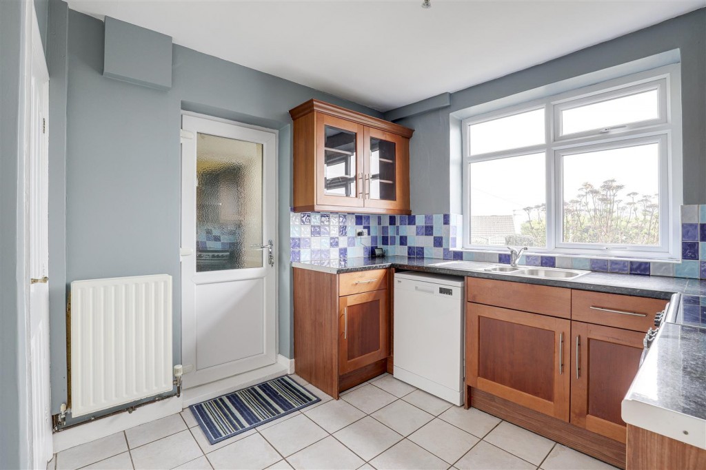 Southdale Drive, Carlton, Nottinghamshire, NG4 1BZ