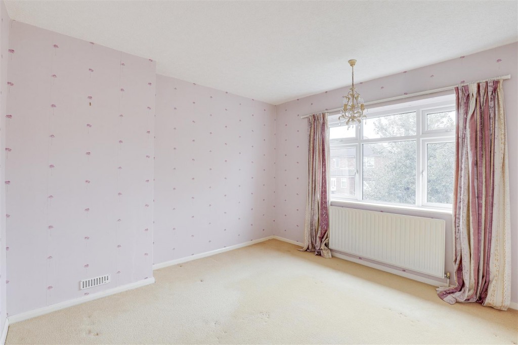 Southdale Drive, Carlton, Nottinghamshire, NG4 1BZ