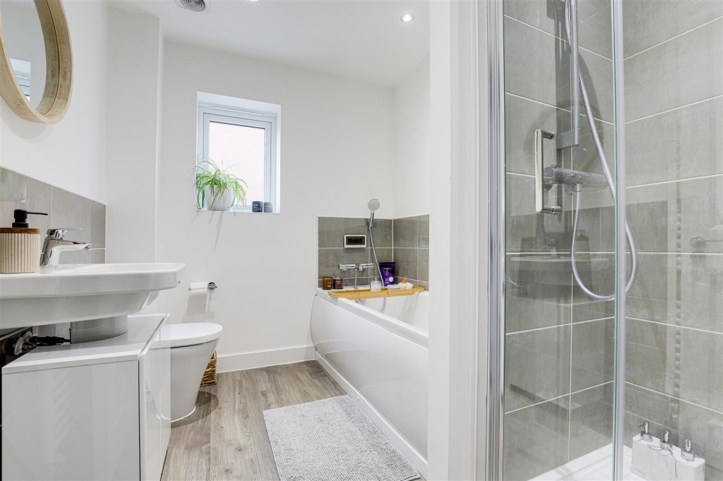Mapperley Plains, Mapperley, Nottinghamshire, NG3 5RW