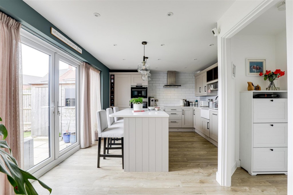 Mapperley Plains, Mapperley, Nottinghamshire, NG3 5RW