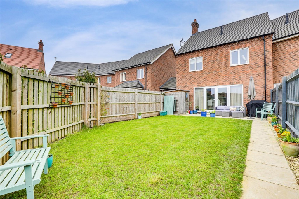 Mapperley Plains, Mapperley, Nottinghamshire, NG3 5RW