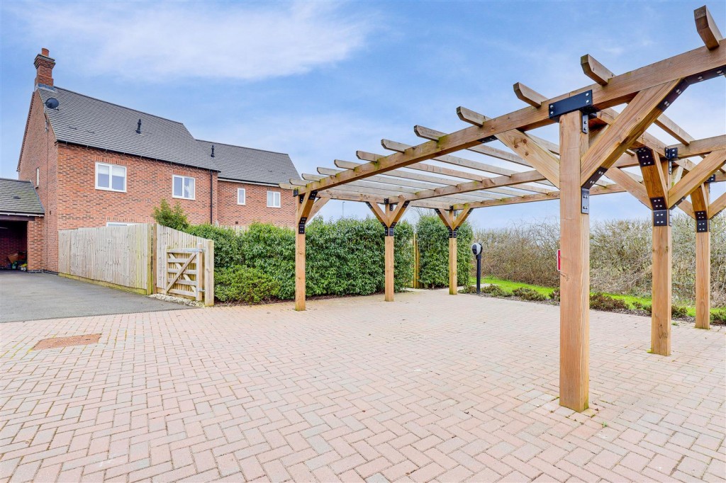 Mapperley Plains, Mapperley, Nottinghamshire, NG3 5RW