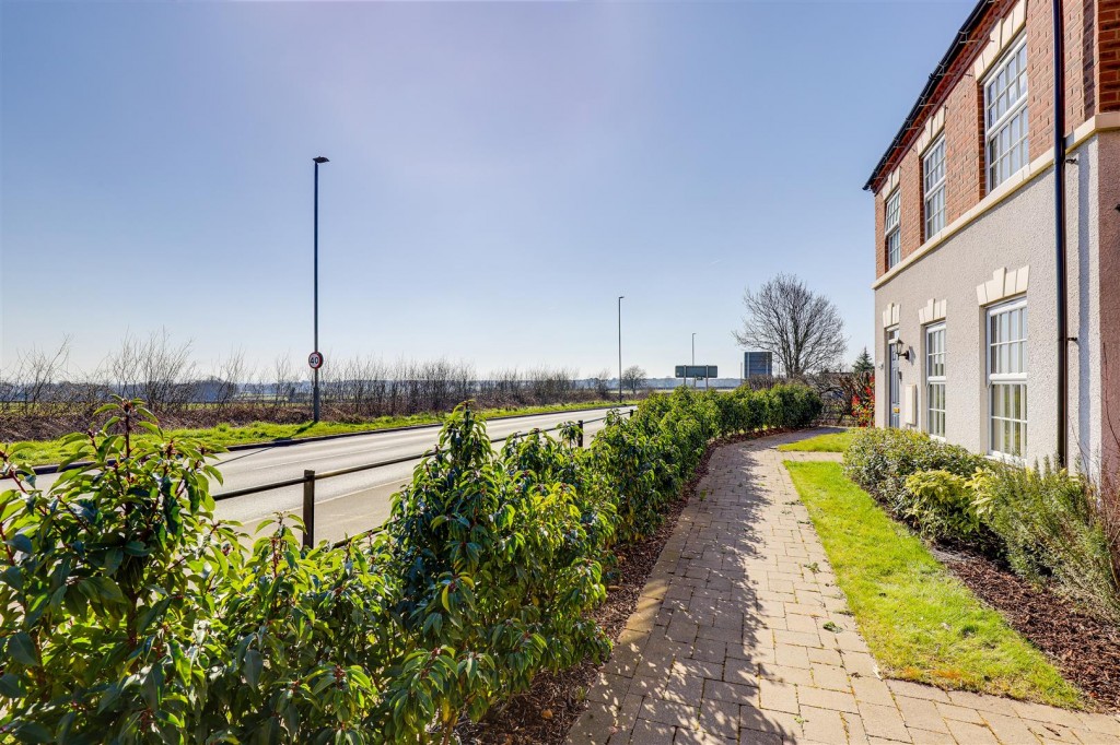 Mapperley Plains, Mapperley, Nottinghamshire, NG3 5RW