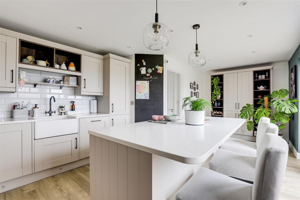 Mapperley Plains, Mapperley, Nottinghamshire, NG3 5RW