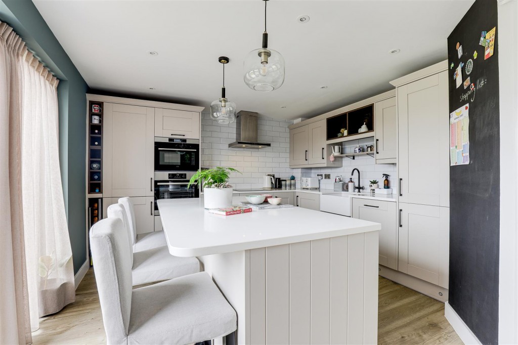 Mapperley Plains, Mapperley, Nottinghamshire, NG3 5RW