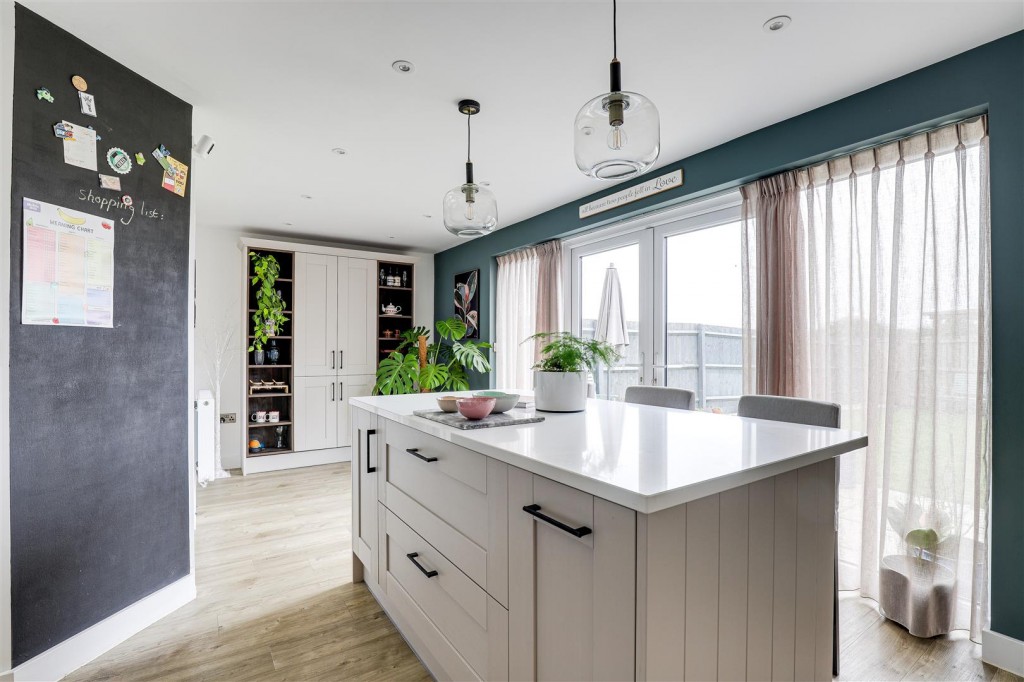 Mapperley Plains, Mapperley, Nottinghamshire, NG3 5RW