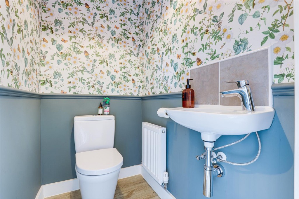 Mapperley Plains, Mapperley, Nottinghamshire, NG3 5RW