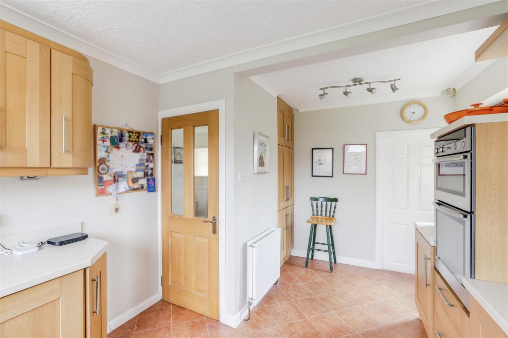 Clarkes Lane, Beeston, Nottinghamshire, NG9 5BL