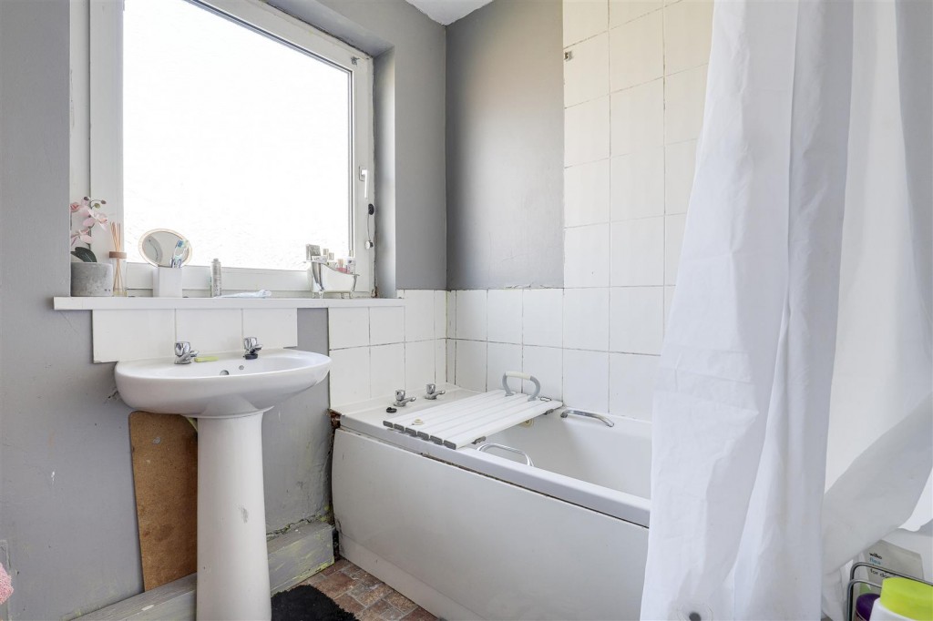 Rowe Gardens, Bulwell, Nottinghamshire, NG6 9ER