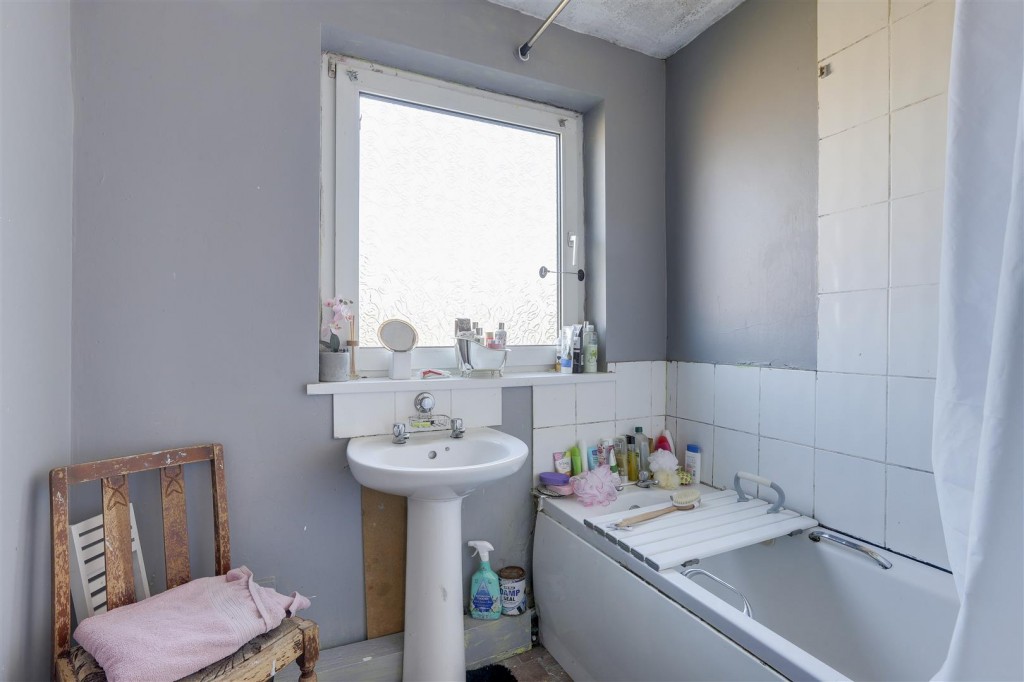 Rowe Gardens, Bulwell, Nottinghamshire, NG6 9ER