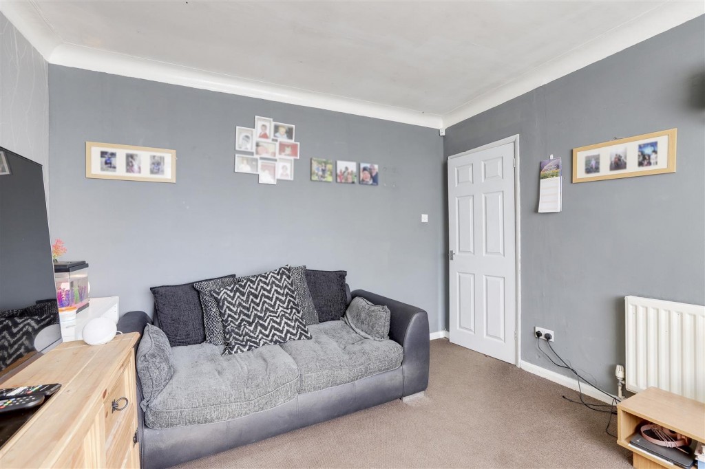 Rowe Gardens, Bulwell, Nottinghamshire, NG6 9ER