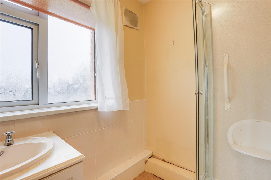 Wheatacre Road, Clifton, Nottinghamshire, NG11 8LN