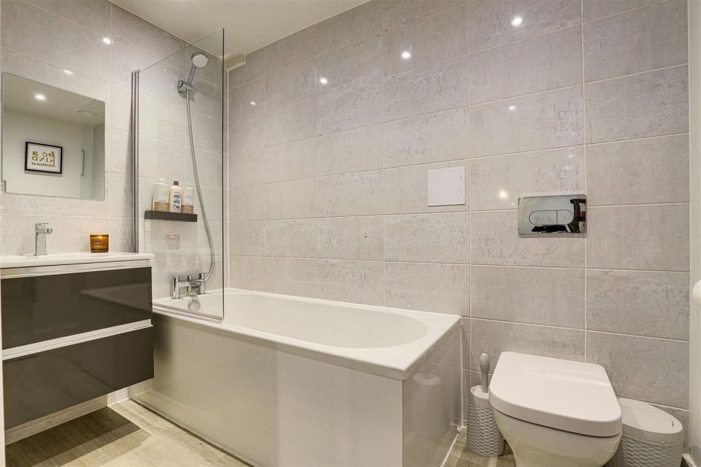 32 Wilford Lane, West Bridgford, Nottinghamshire, NG2 7ZZ