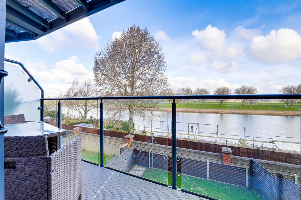 32 Wilford Lane, West Bridgford, Nottinghamshire, NG2 7ZZ