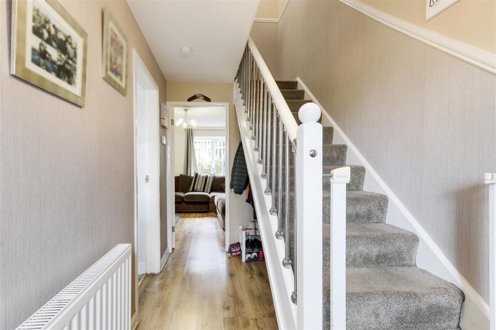 Wollaton Avenue, Gedling, Nottinghamshire, NG4 4HY