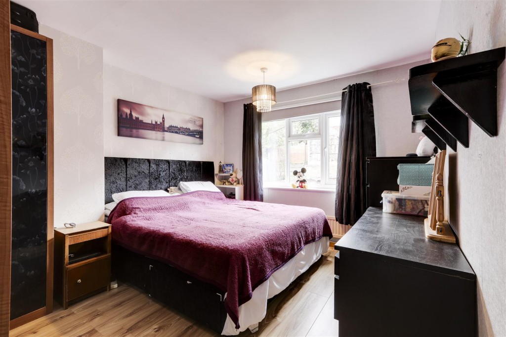 Wollaton Avenue, Gedling, Nottinghamshire, NG4 4HY