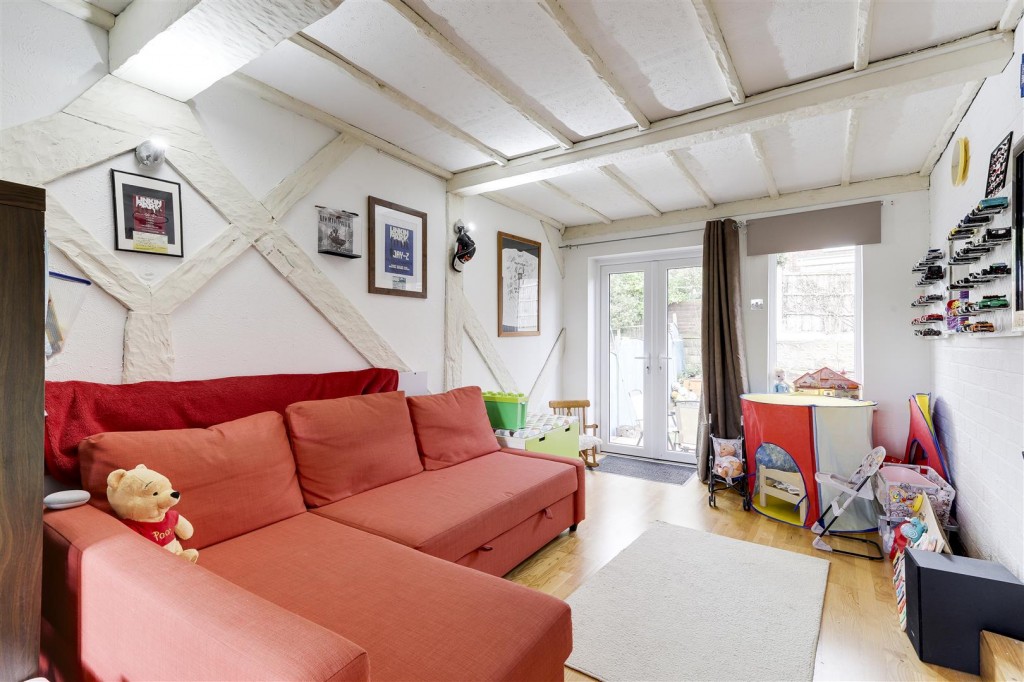 Wollaton Avenue, Gedling, Nottinghamshire, NG4 4HY