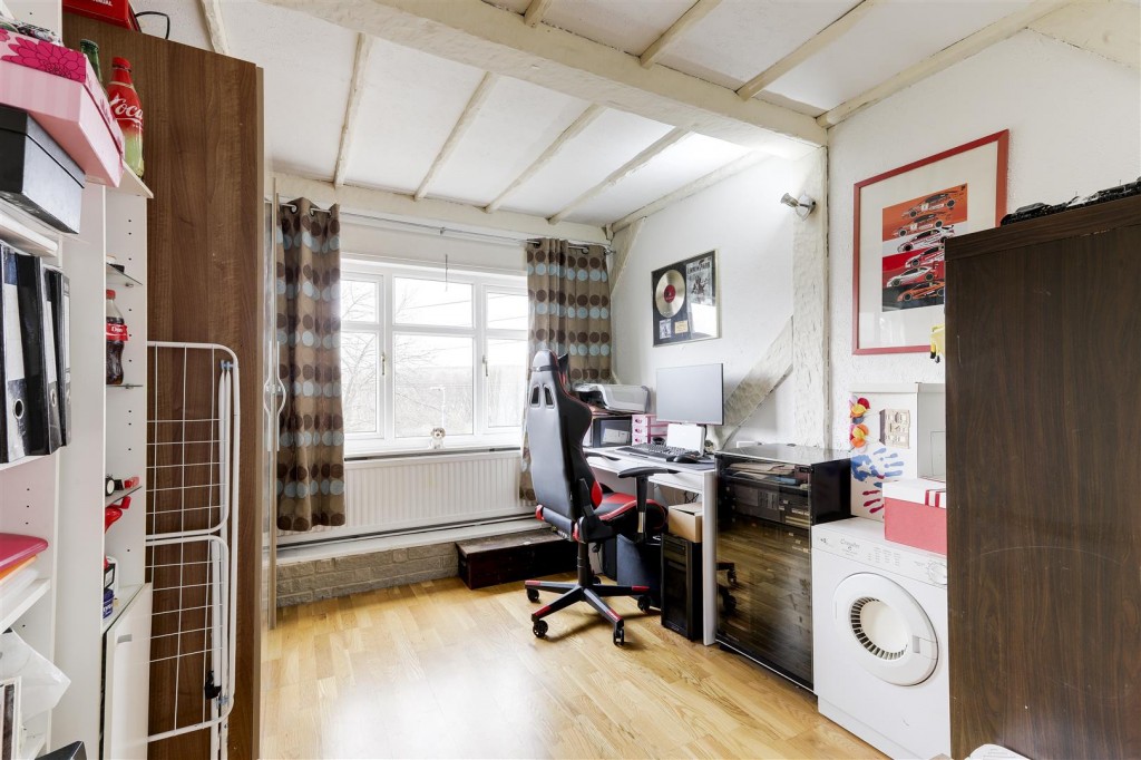 Wollaton Avenue, Gedling, Nottinghamshire, NG4 4HY