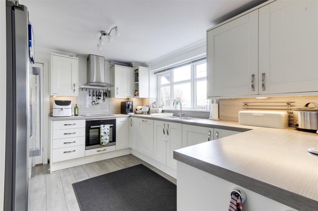 Wollaton Avenue, Gedling, Nottinghamshire, NG4 4HY