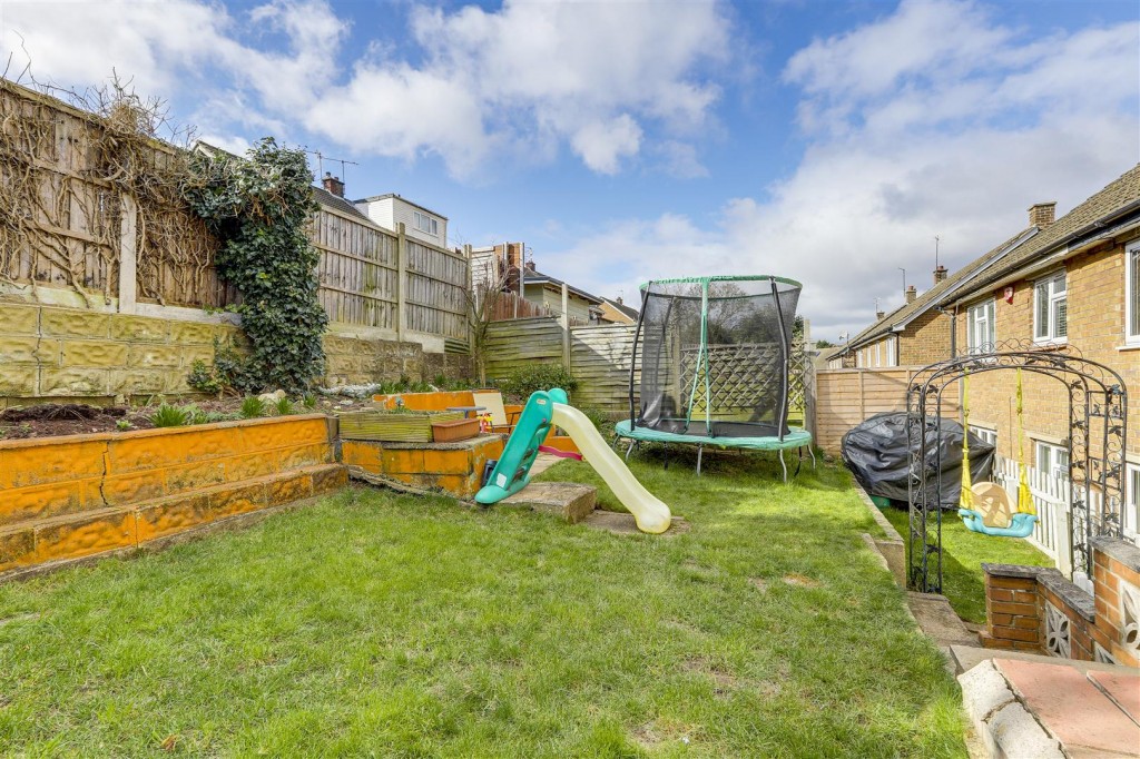 Wollaton Avenue, Gedling, Nottinghamshire, NG4 4HY