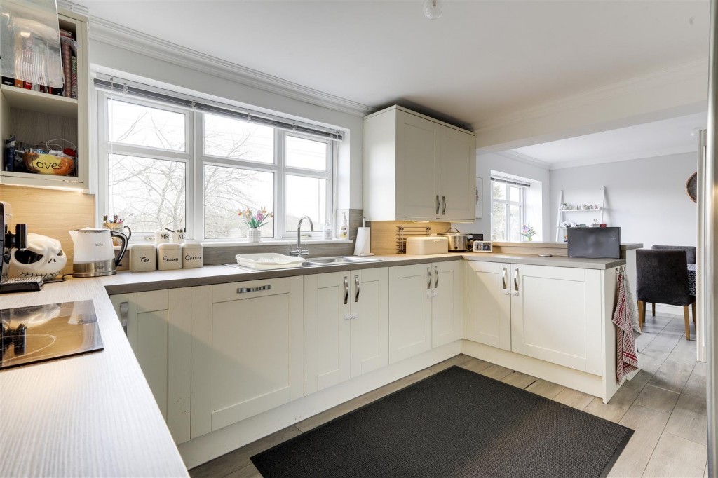 Wollaton Avenue, Gedling, Nottinghamshire, NG4 4HY