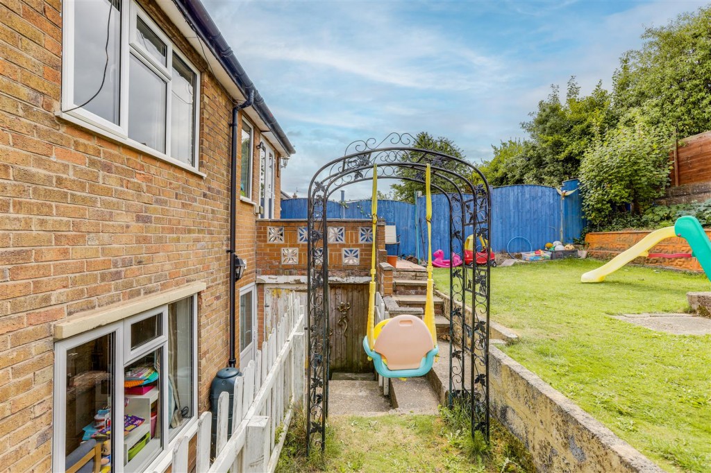 Wollaton Avenue, Gedling, Nottinghamshire, NG4 4HY