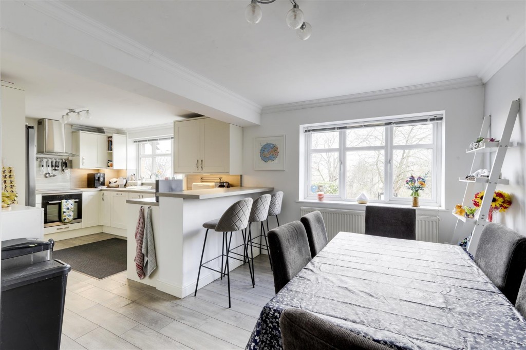 Wollaton Avenue, Gedling, Nottinghamshire, NG4 4HY
