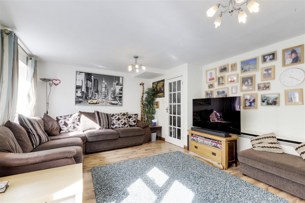 Wollaton Avenue, Gedling, Nottinghamshire, NG4 4HY