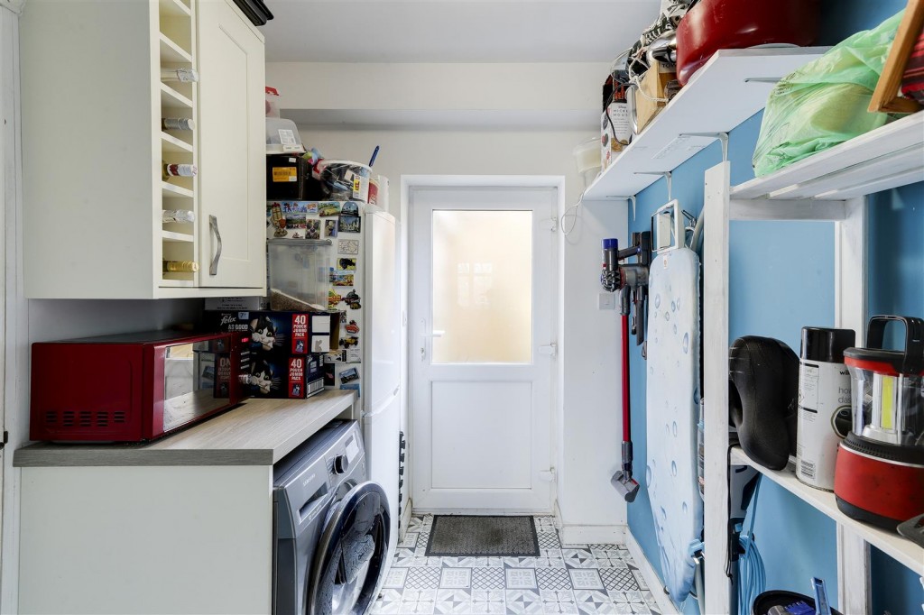 Wollaton Avenue, Gedling, Nottinghamshire, NG4 4HY