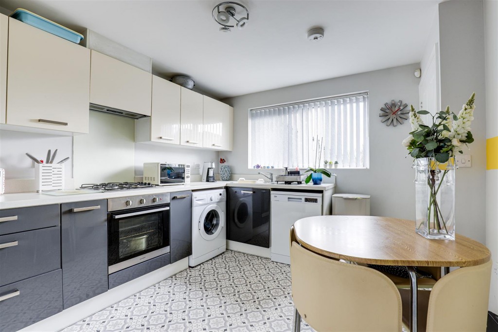 Fairholm Close, Nottingham, Nottinghamshire, NG3 2HJ