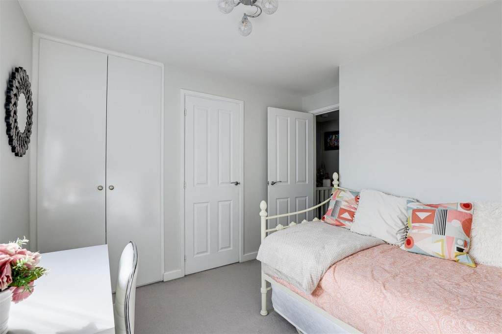 Fairholm Close, Nottingham, Nottinghamshire, NG3 2HJ