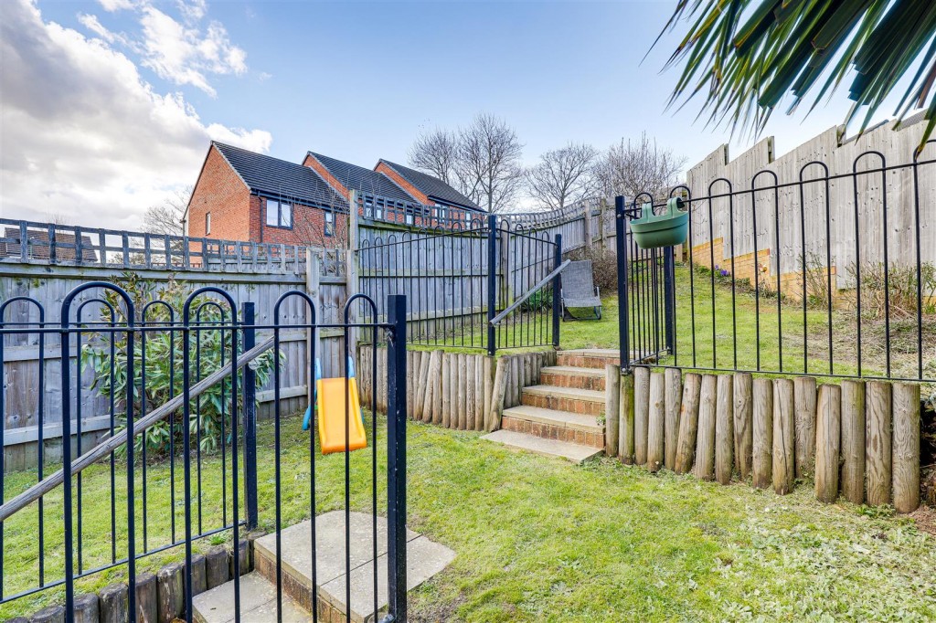 Fairholm Close, Nottingham, Nottinghamshire, NG3 2HJ