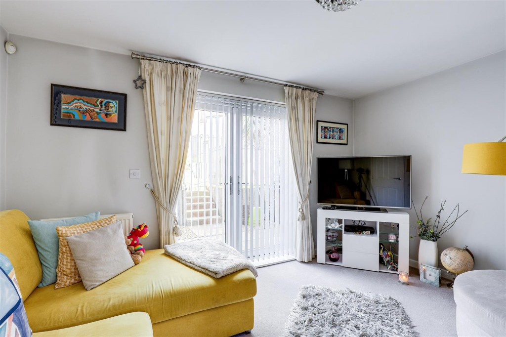 Fairholm Close, Nottingham, Nottinghamshire, NG3 2HJ