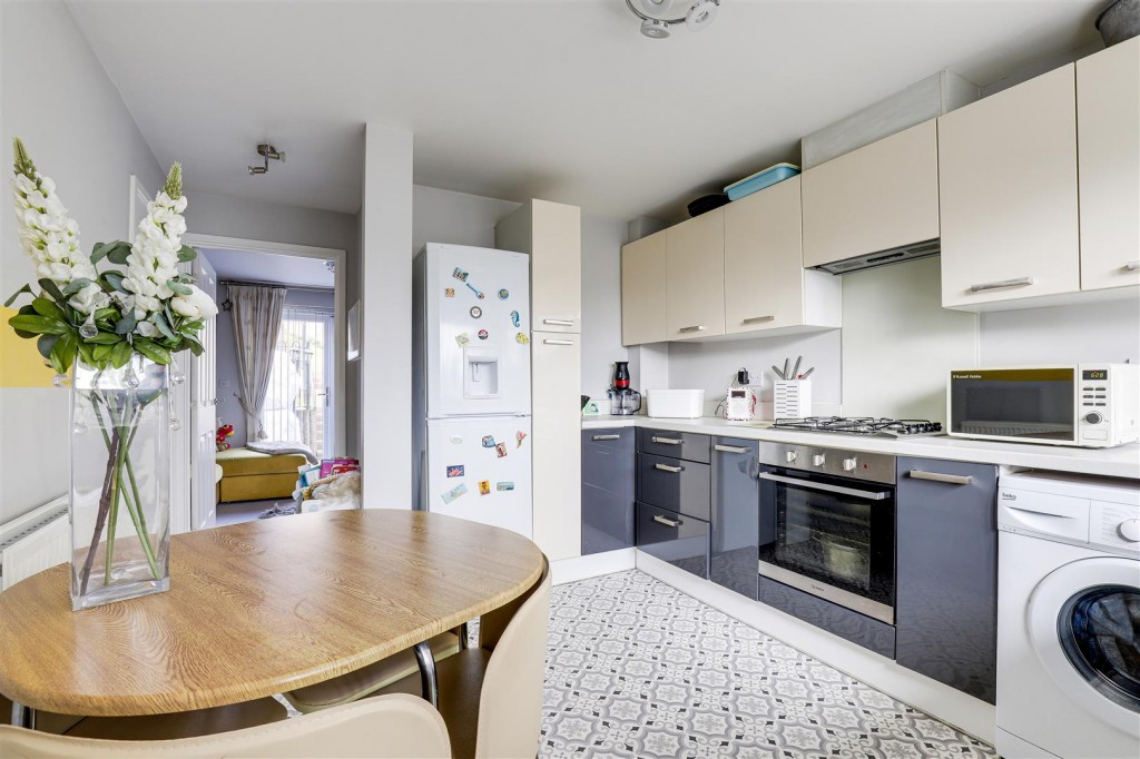 Fairholm Close, Nottingham, Nottinghamshire, NG3 2HJ