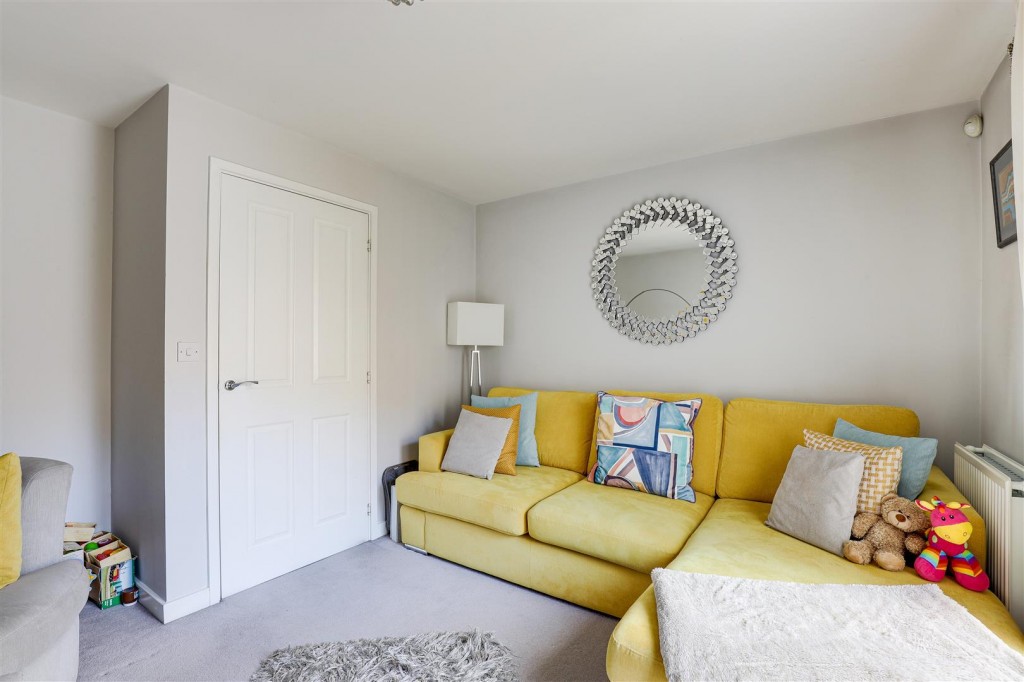 Fairholm Close, Nottingham, Nottinghamshire, NG3 2HJ