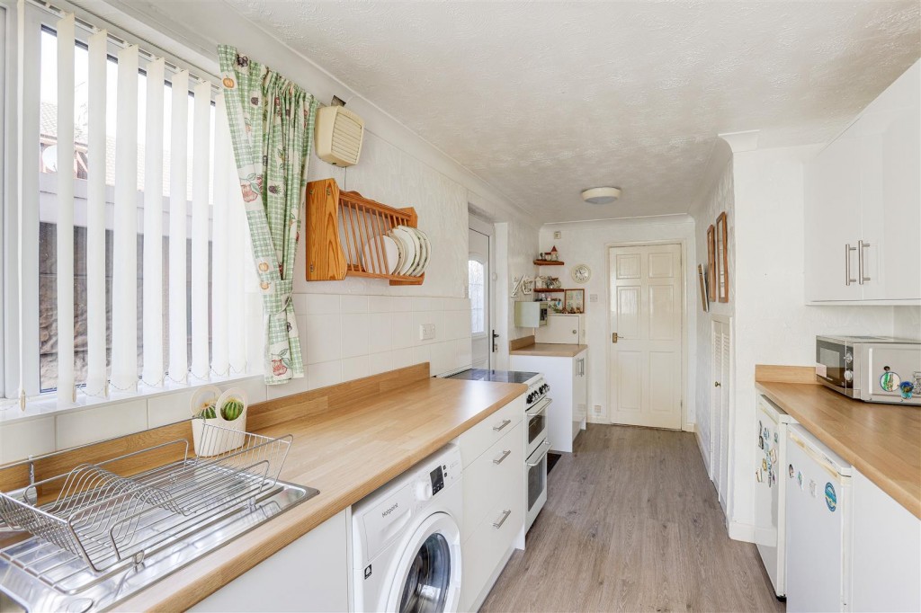 Queens Bower Road, Arnold, Nottinghamshire, NG5 5RB