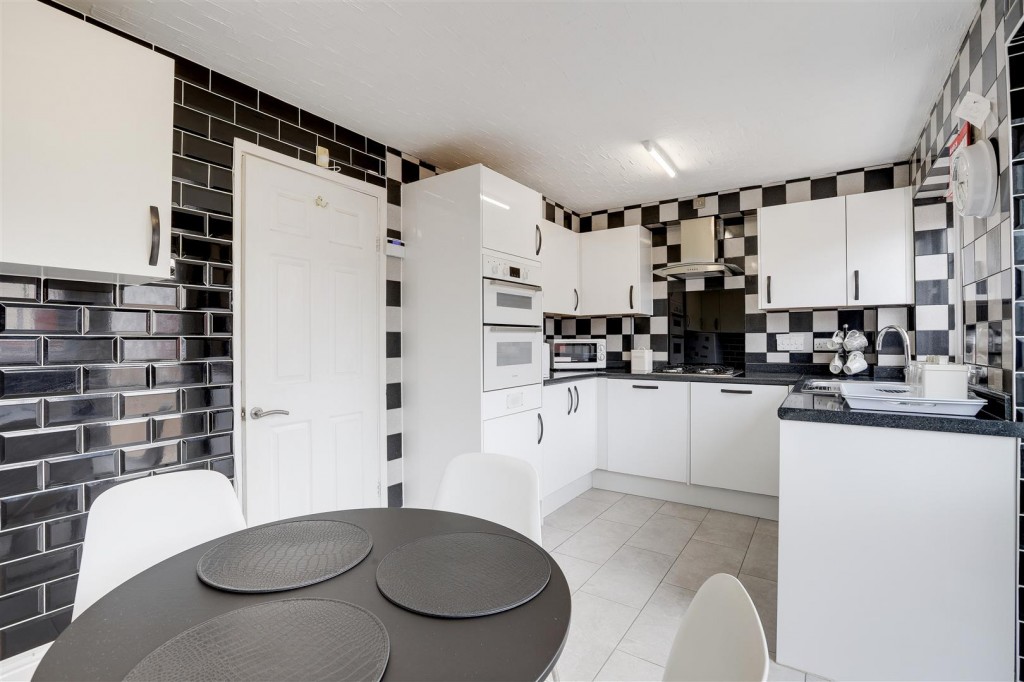 Lacey Avenue, Hucknall, Nottinghamshire, NG15 6BZ