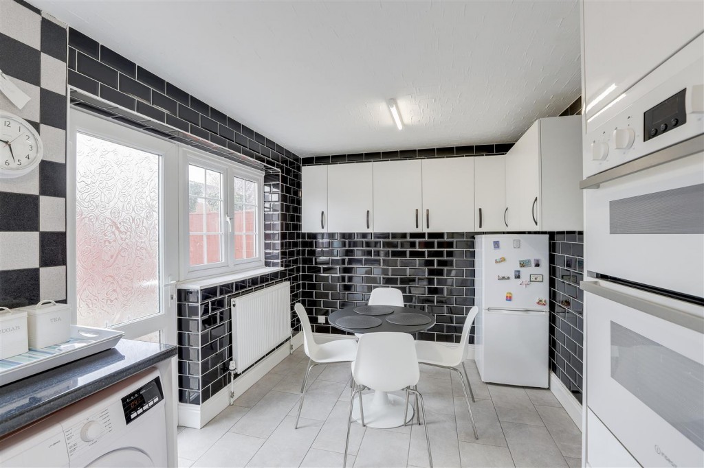 Lacey Avenue, Hucknall, Nottinghamshire, NG15 6BZ