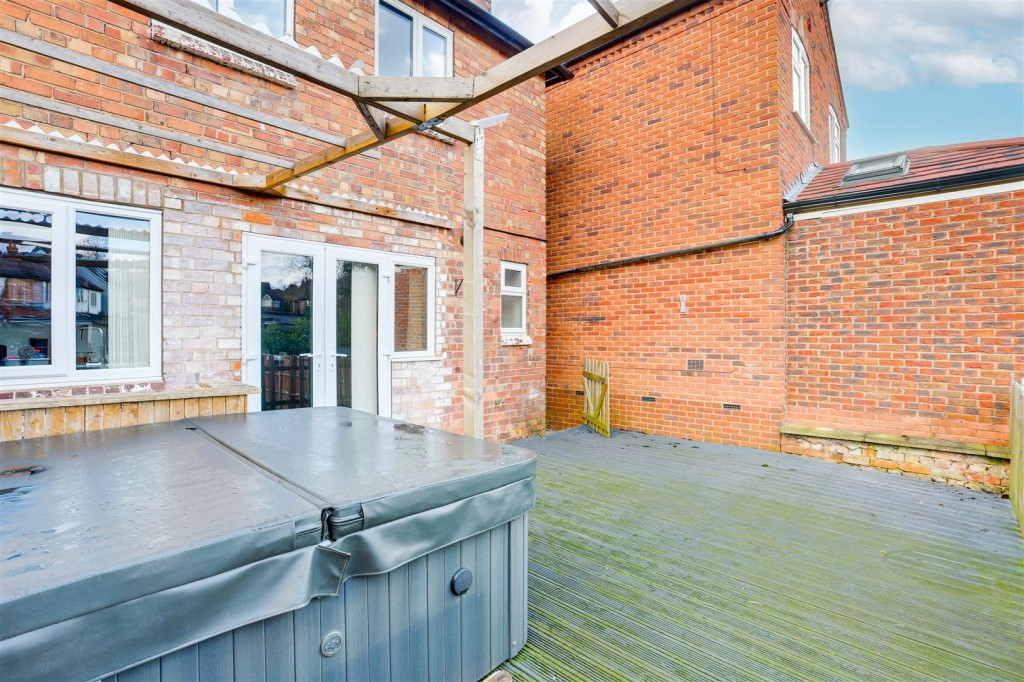 Breckhill Road, Woodthorpe, Nottinghamshire, NG5 4GP